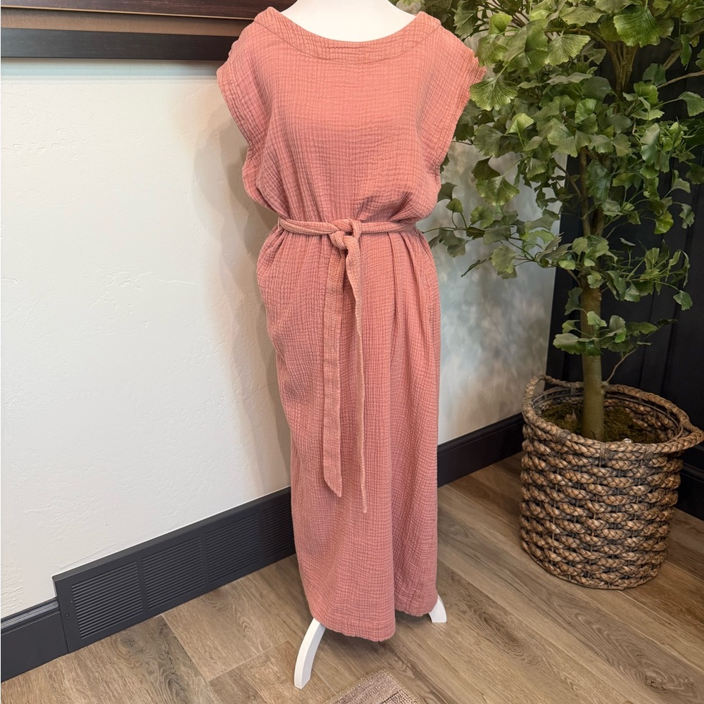 Sleeveless Mauve Textured Midi Dress with Tie Waist